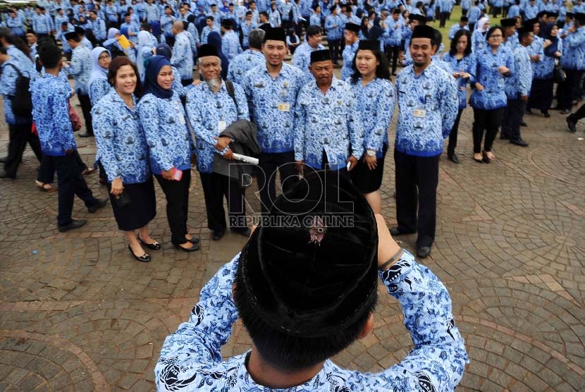 Detail Gambar Pegawai Negeri Sipil Kantor Nomer 19