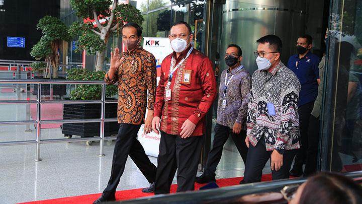 Detail Gambar Pegawai Sendiri Nomer 21