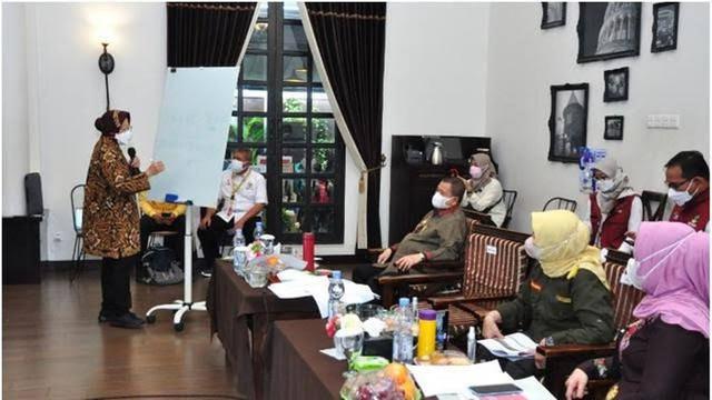 Detail Gambar Pegawai Sendiri Nomer 24
