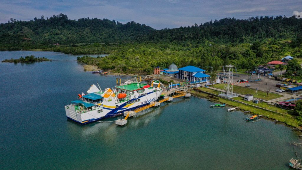 Gambar Pelabuhan Penyeberangan Perhubungan - KibrisPDR