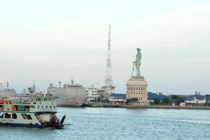 Detail Gambar Pelabuhan Tanjung Perak Nomer 10