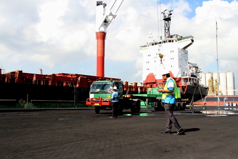 Detail Gambar Pelabuhan Tanjung Perak Nomer 34