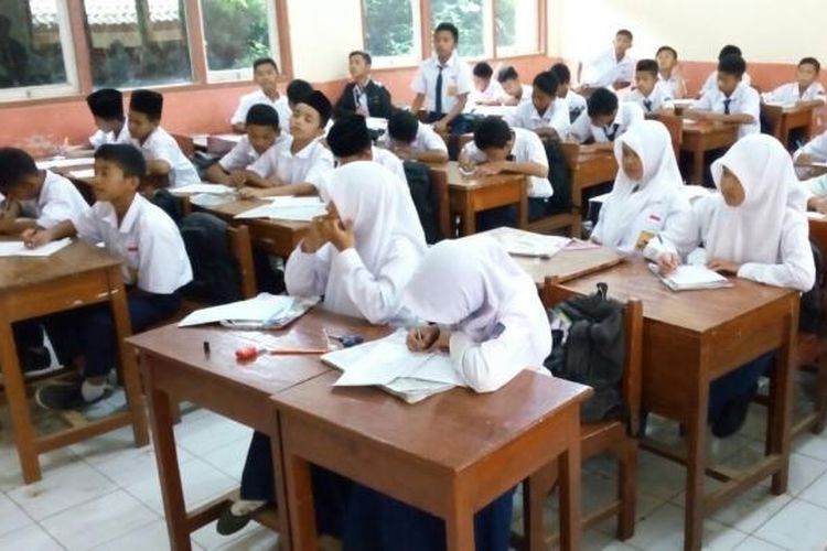 Gambar Pelajar Sedang Belajar - KibrisPDR