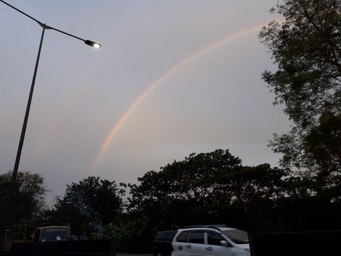 Detail Gambar Pelangi Di Langit Nomer 4