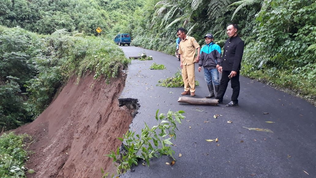 Detail Gambar Pelangi Gambar Tanah Longsor Nomer 15