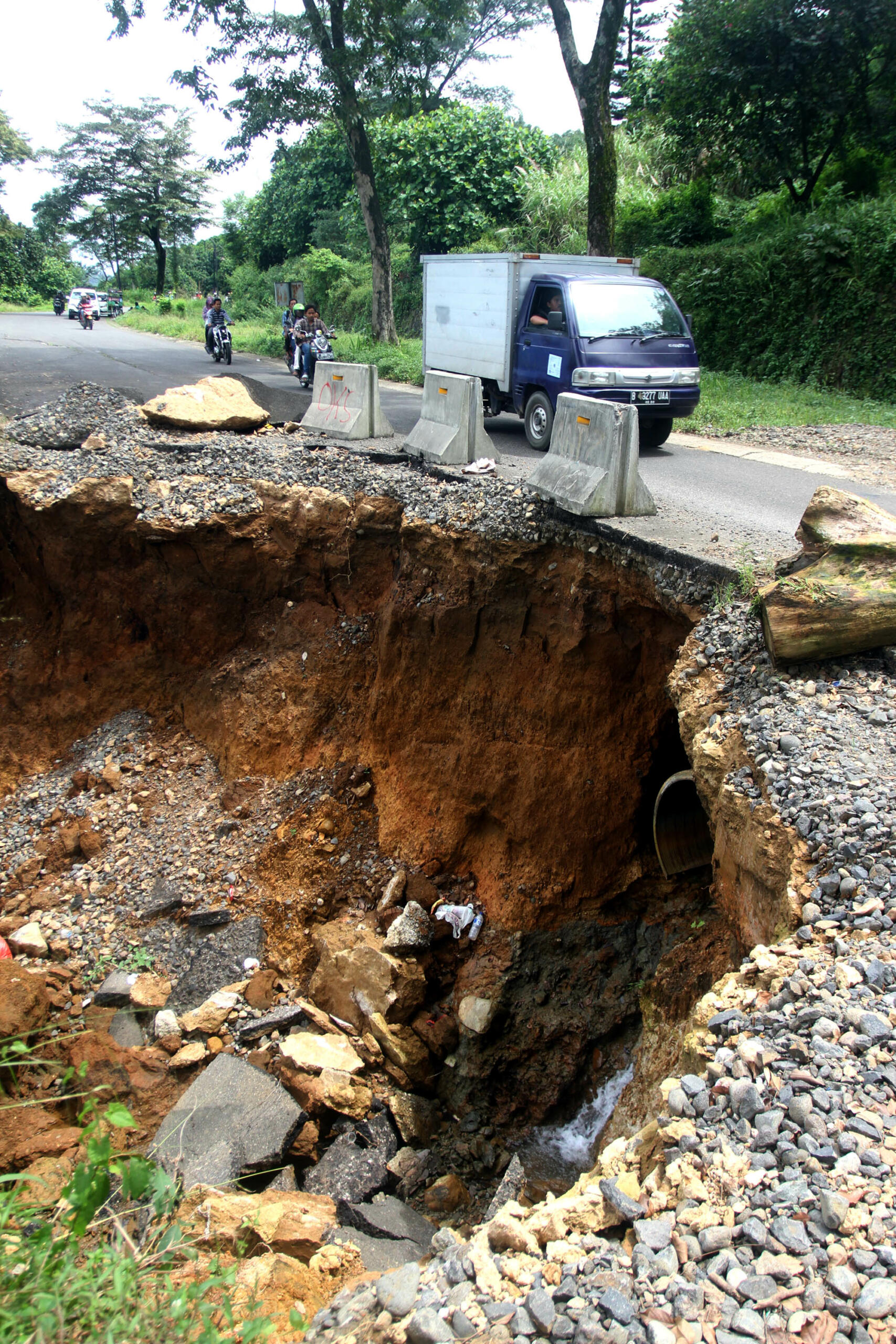 Detail Gambar Pelangi Gambar Tanah Longsor Nomer 21