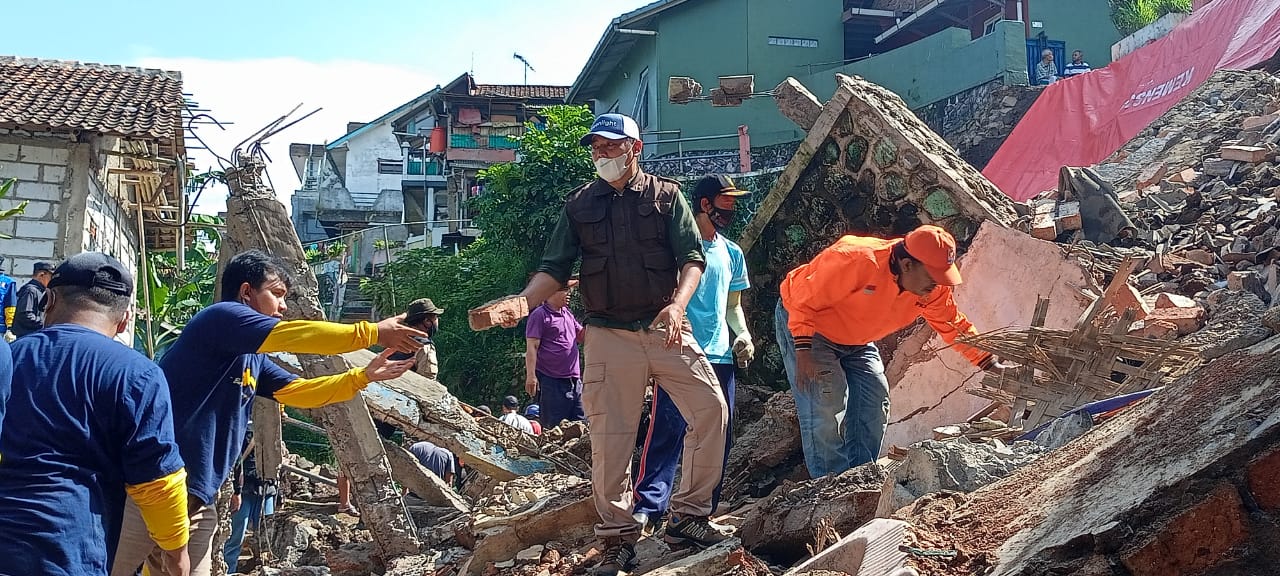 Detail Gambar Pelangi Gambar Tanah Longsor Nomer 50