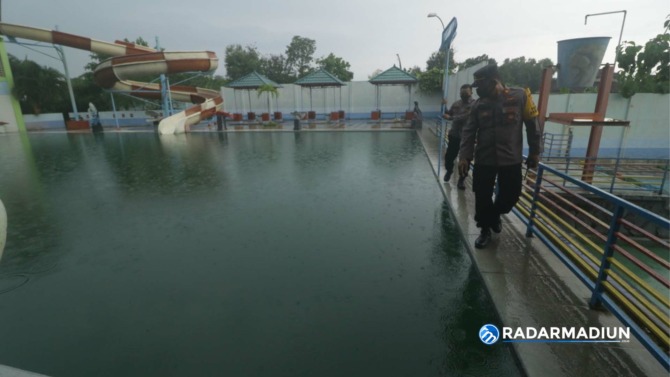 Detail Gambar Pelatih Renang Di Kaligunting Saradan Madiun Nomer 28