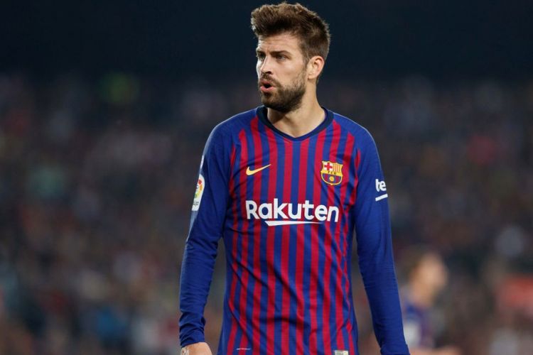 Detail Gambar Pemain Bola Barcelona Nomer 4