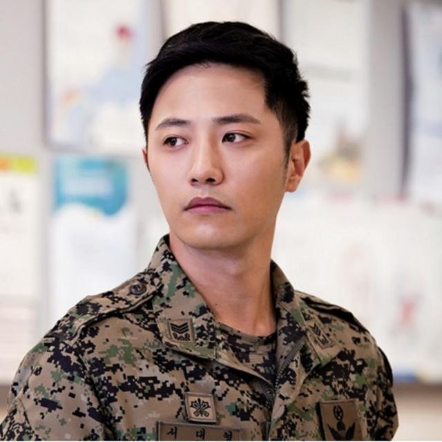 Detail Gambar Pemain Descendants Of The Sun Nomer 15