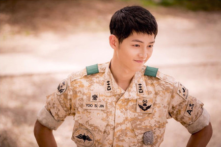 Detail Gambar Pemain Descendants Of The Sun Nomer 35