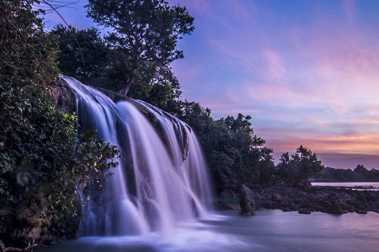 Detail Gambar Pemandangan Alam Air Terjun Nomer 11