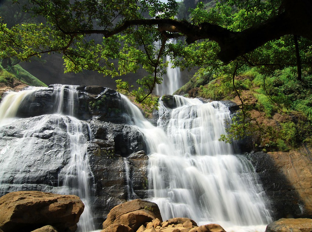 Detail Gambar Pemandangan Alam Air Terjun Bergerak Nomer 21