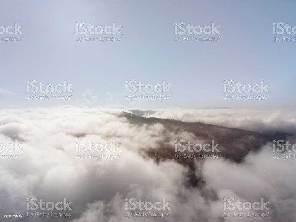 Detail Gambar Pemandangan Awan Dan Gunung Nomer 15