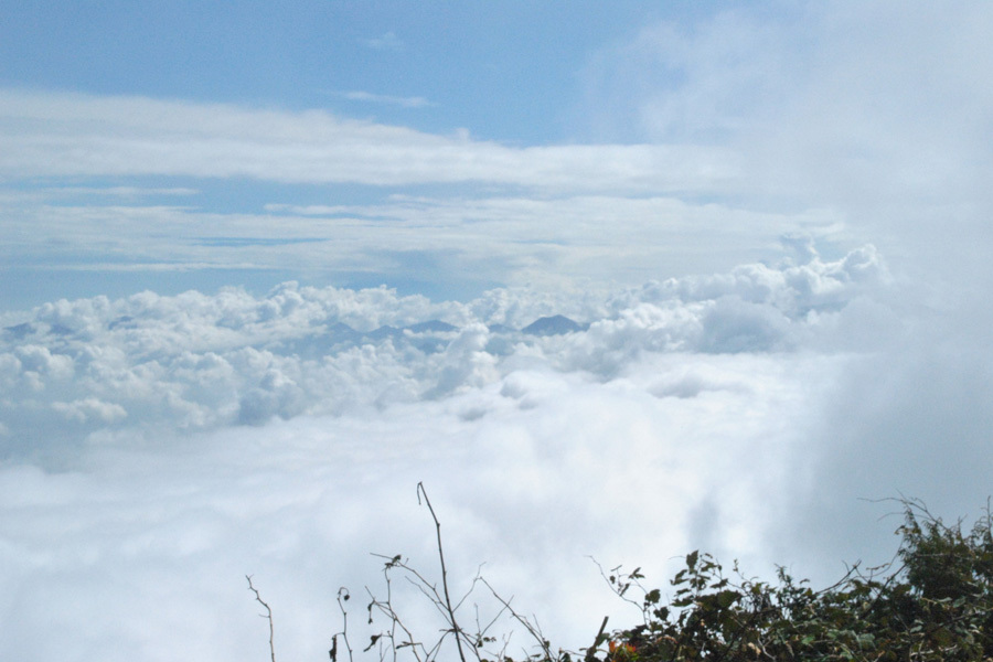 Detail Gambar Pemandangan Awan Dan Gunung Nomer 42