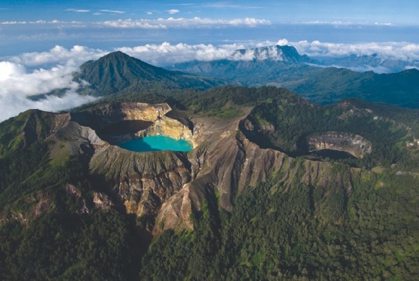 Detail Gambar Pemandangan Danau Kalimutu Nomer 19