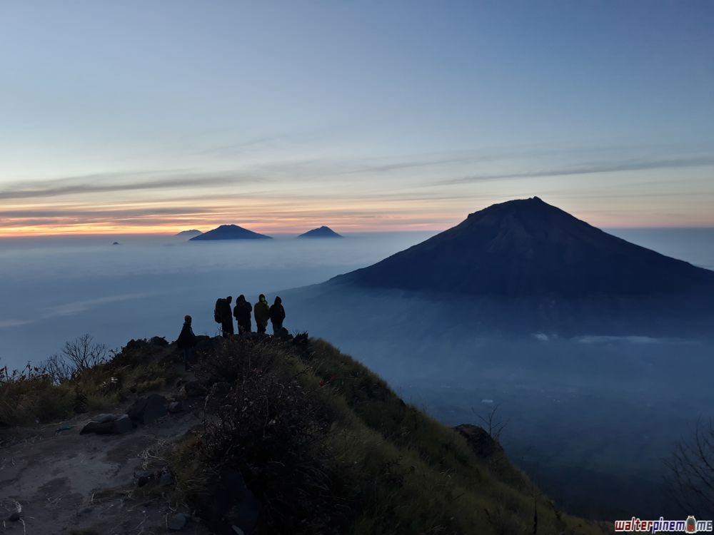 Detail Gambar Pemandangan Di Atas Gunung Nomer 10