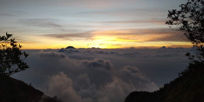 Detail Gambar Pemandangan Di Atas Gunung Nomer 11