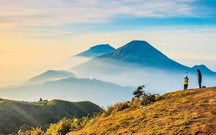 Detail Gambar Pemandangan Di Atas Gunung Nomer 18