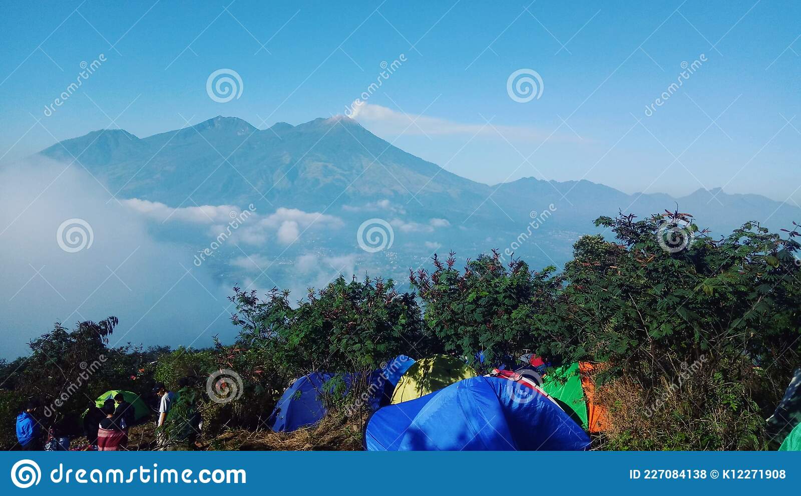 Detail Gambar Pemandangan Di Atas Gunung Nomer 27