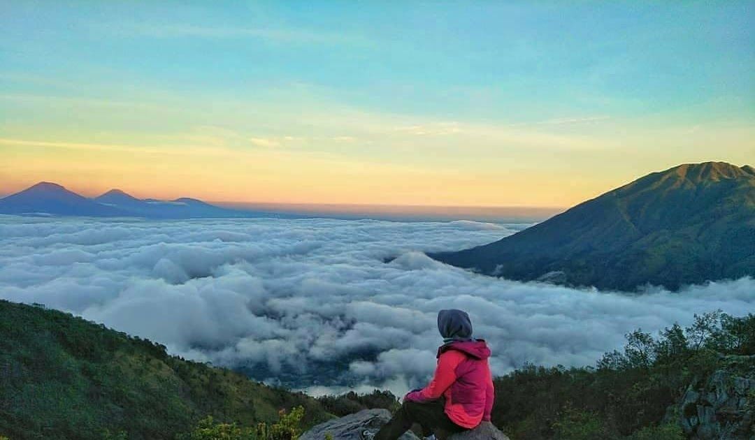 Detail Gambar Pemandangan Di Atas Gunung Nomer 32