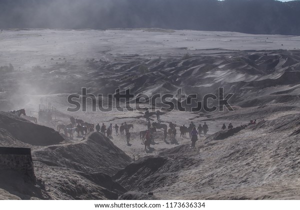 Detail Gambar Pemandangan Di Atas Gunung Nomer 43