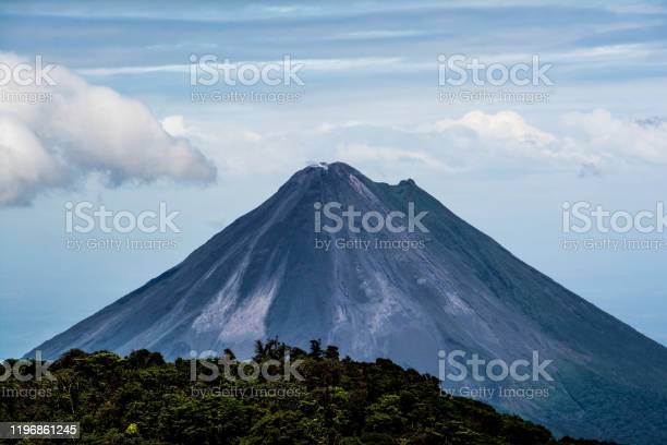Detail Gambar Pemandangan Gunung Berapi Nomer 22