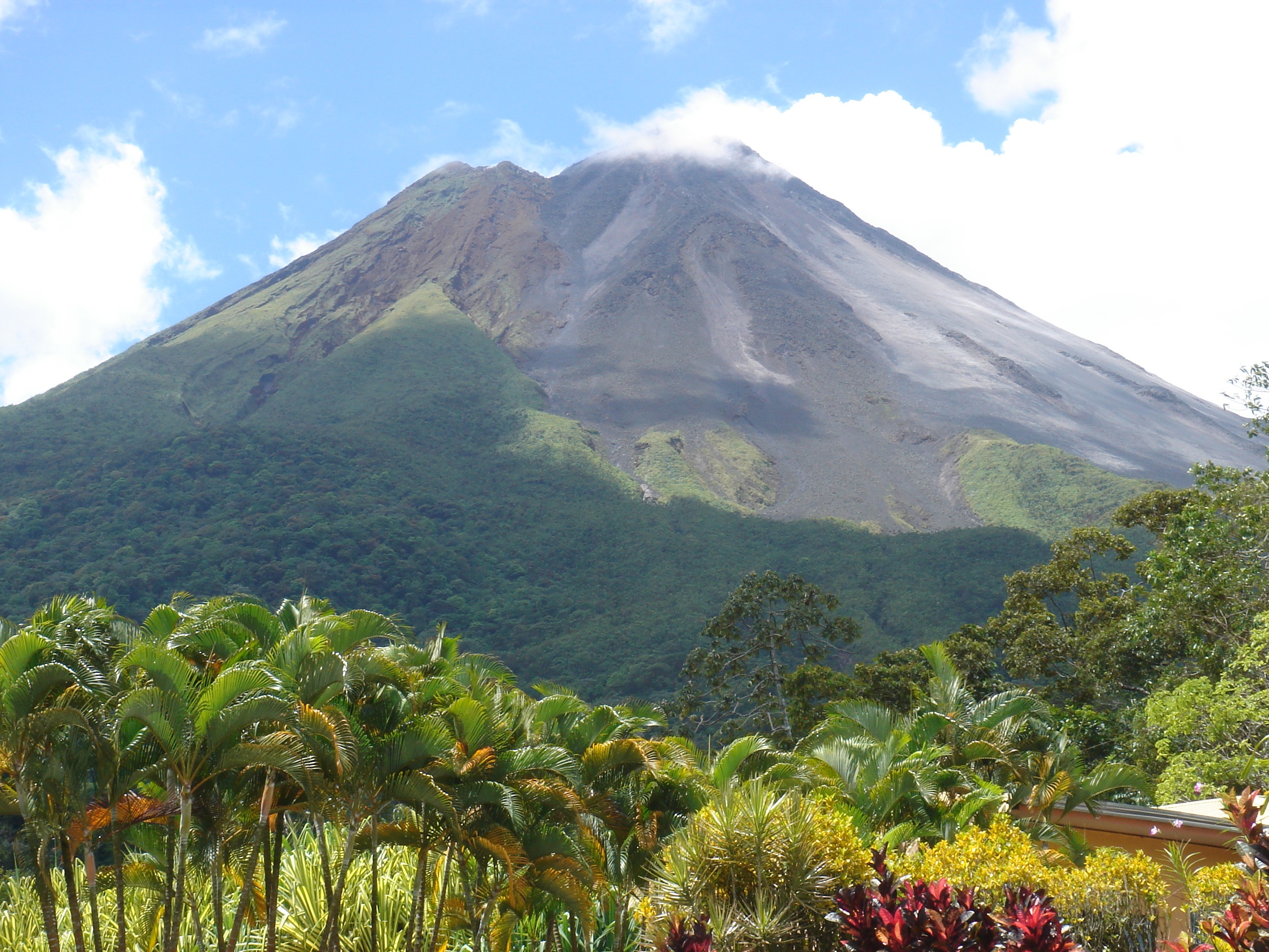 Detail Gambar Pemandangan Gunung Berapi Nomer 32