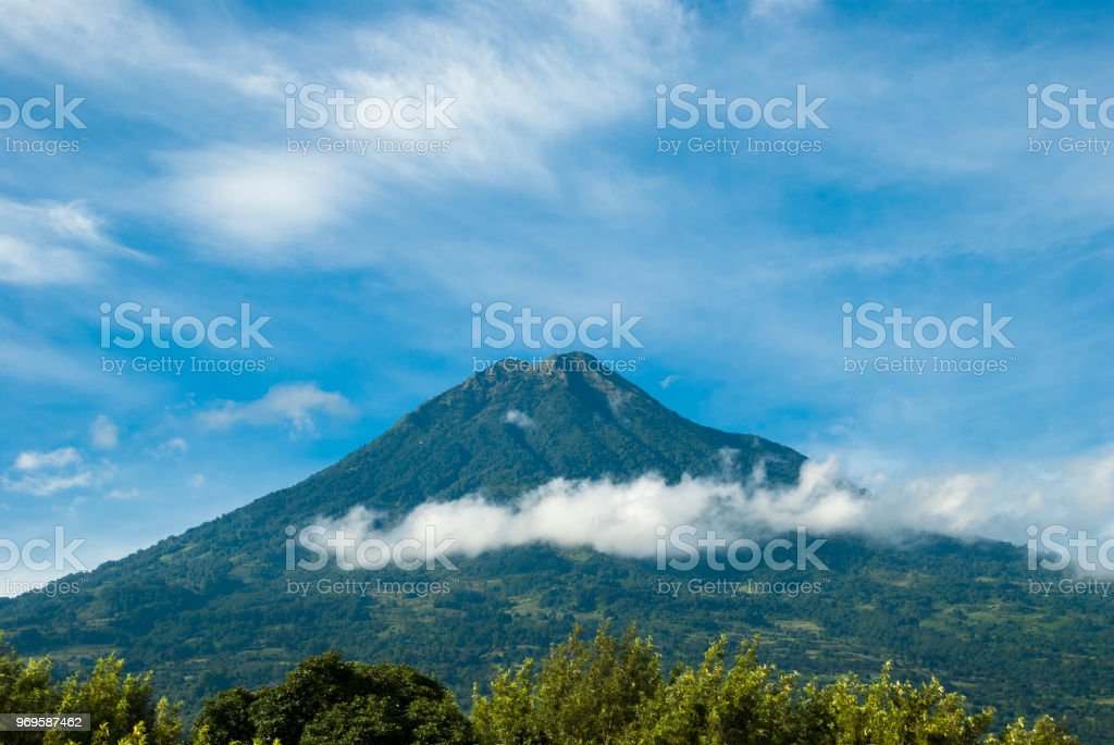 Detail Gambar Pemandangan Gunung Berapi Nomer 41