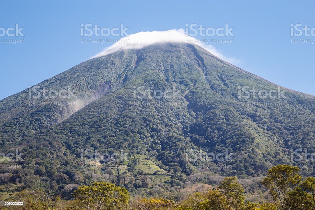 Detail Gambar Pemandangan Gunung Berapi Nomer 49