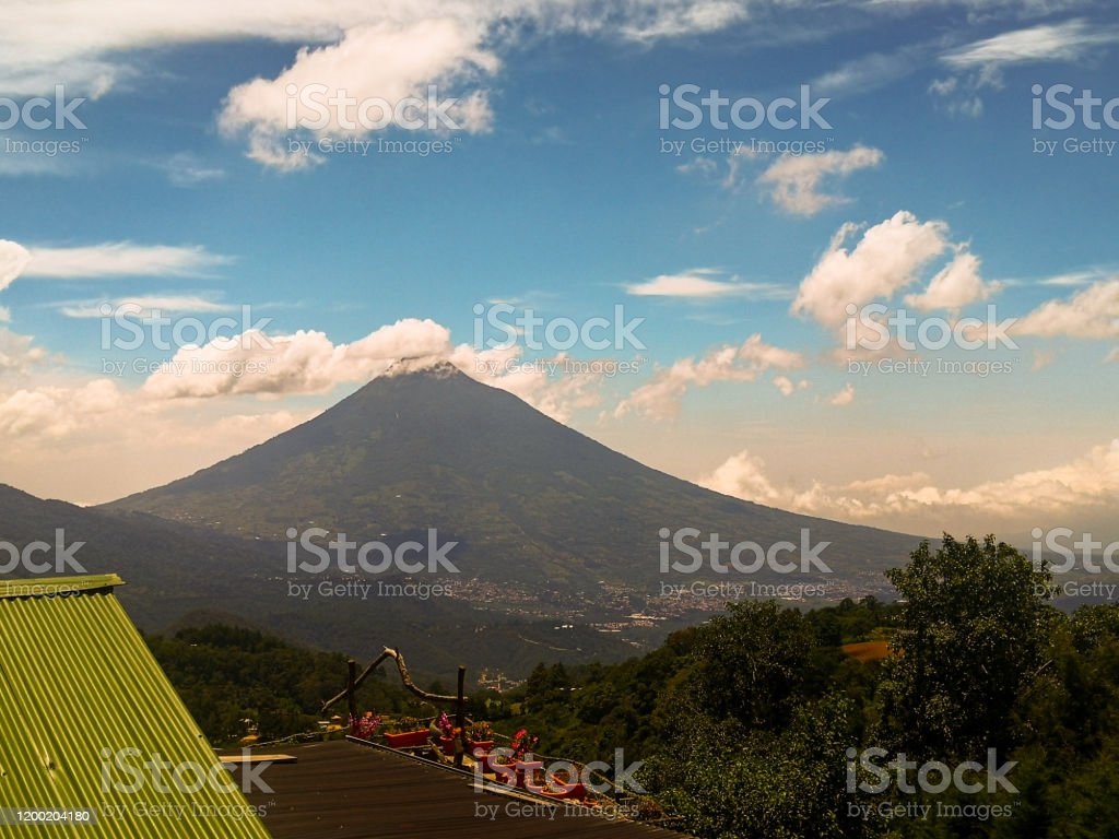 Detail Gambar Pemandangan Gunung Berapi Nomer 53
