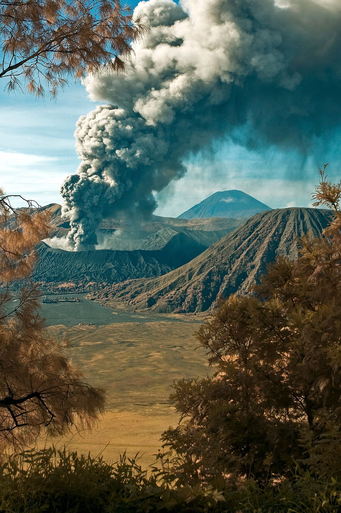 Detail Gambar Pemandangan Gunung Berapi Nomer 55