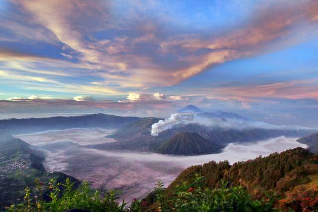 Detail Gambar Pemandangan Gunung Di Pagi Hari Nomer 4