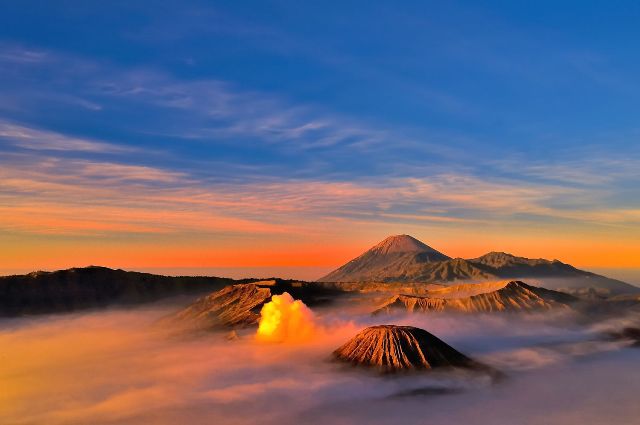 Detail Gambar Pemandangan Gunung Di Pagi Hari Nomer 9