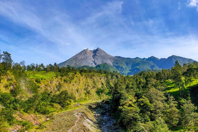 Detail Gambar Pemandangan Gunung Merapi Nomer 3