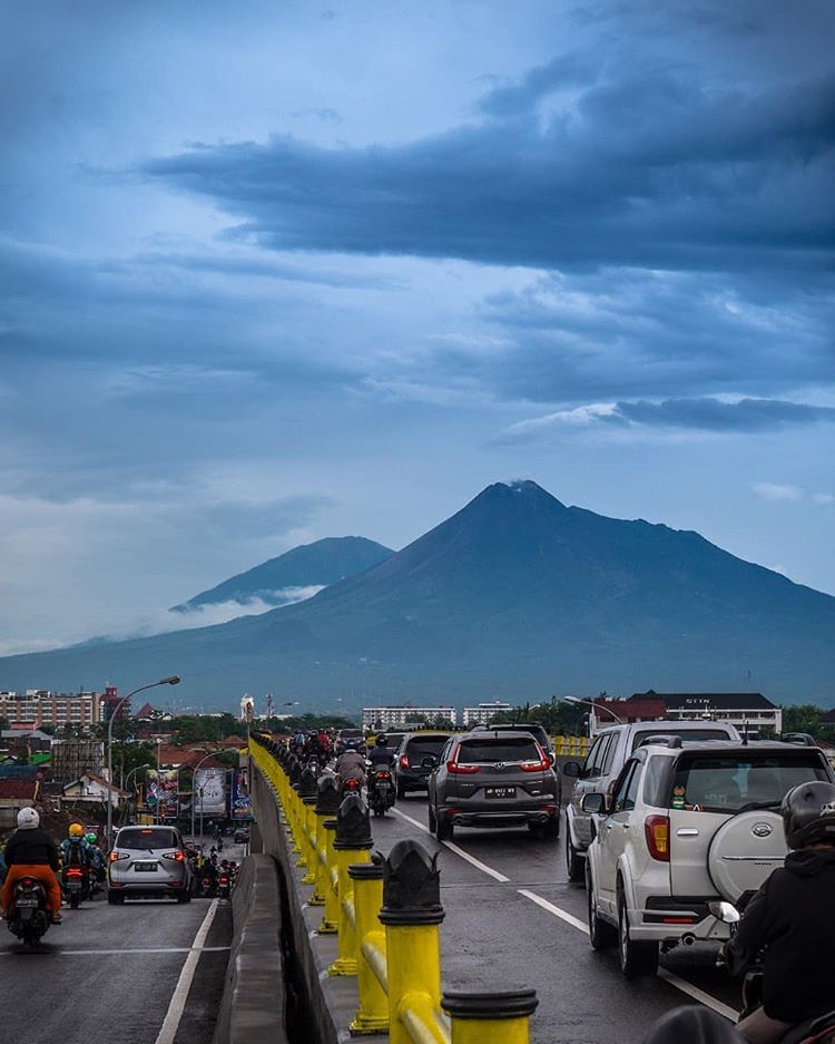 Detail Gambar Pemandangan Gunung Merapi Nomer 32