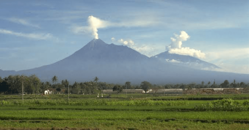 Detail Gambar Pemandangan Gunung Merapi Nomer 51