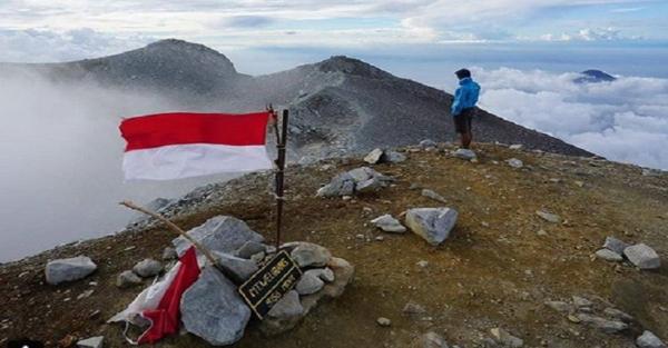 Detail Gambar Pemandangan Indah Merah Putih Nomer 16