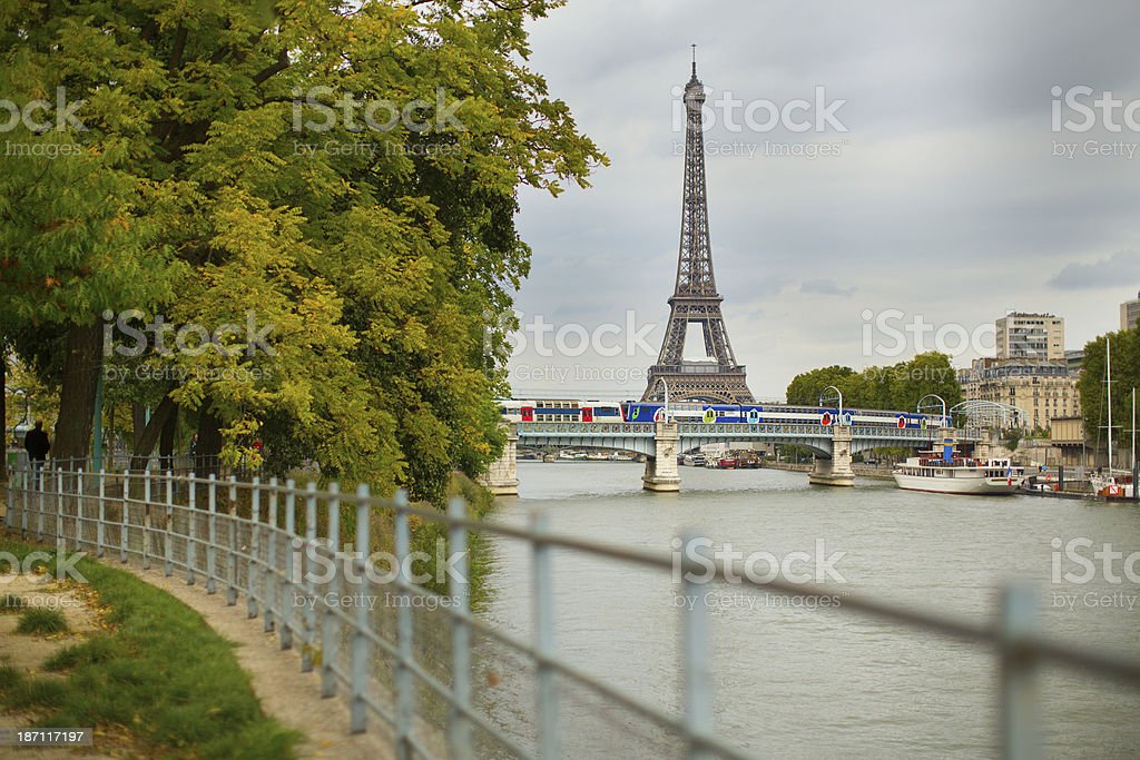 Detail Gambar Pemandangan Menara Eiffel Nomer 54