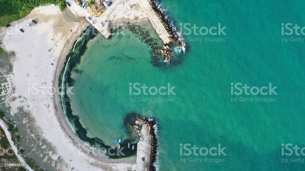 Detail Gambar Pemandangan Pantai Pakai Org Hitam Putih Nomer 46