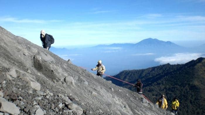 Gambar Pemandangan Puncak Gunung Semeru - KibrisPDR