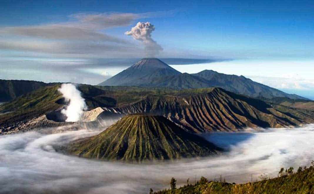 Detail Gambar Pemandangan Puncak Gunung Semeru Nomer 4