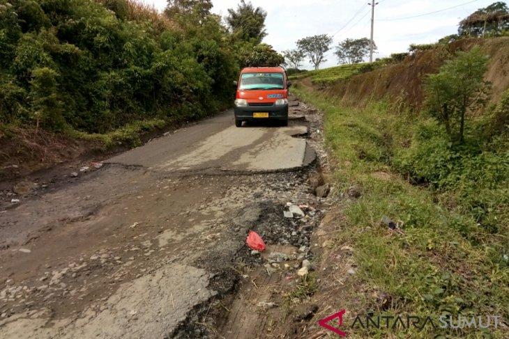 Detail Gambar Pemandangan Simarjarunjung Dan Sida Manik Nomer 40