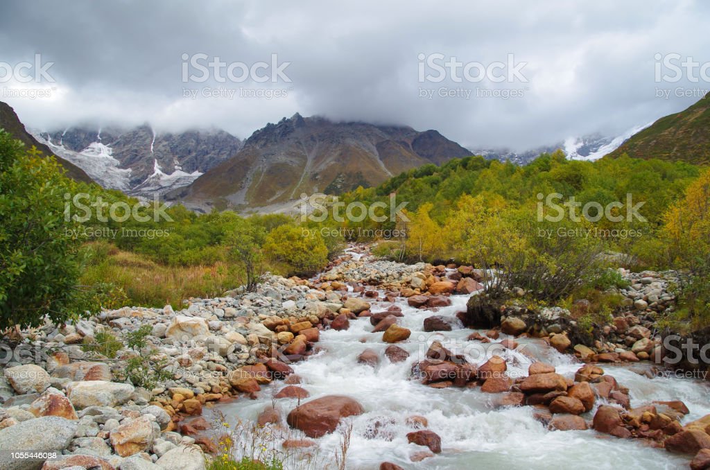 Detail Gambar Pemandangan Sungai Dan Gunung Nomer 47