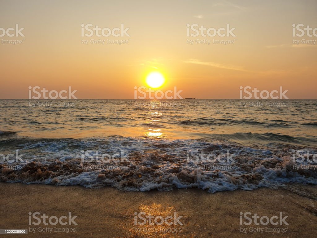 Detail Gambar Pemandangan Sunset Di Pantai Nomer 39
