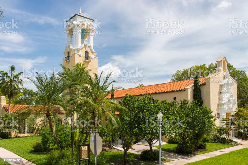 Detail Gambar Pemandangan Taman Gereja Nomer 3