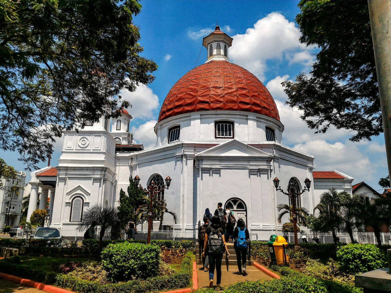 Detail Gambar Pemandangan Taman Gereja Nomer 28