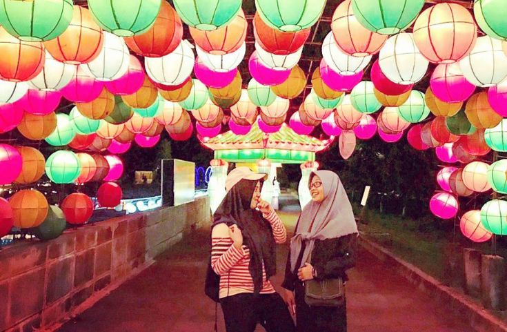 Detail Gambar Pemandangan Taman Lampion Nomer 32