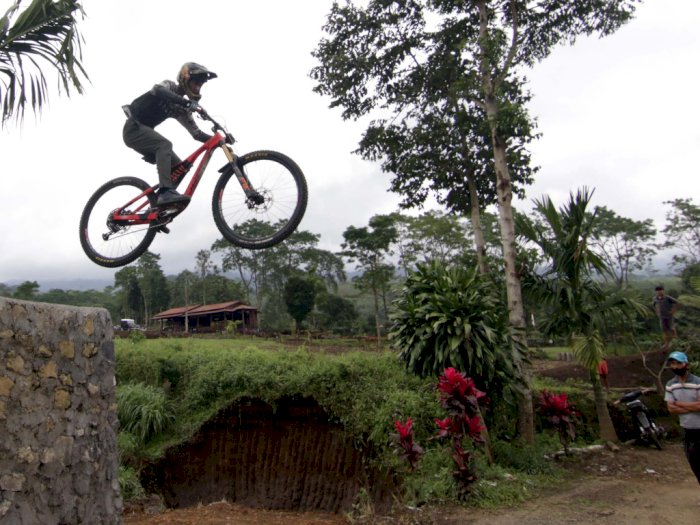 Detail Gambar Pembalap Sepeda Gunung Nomer 41