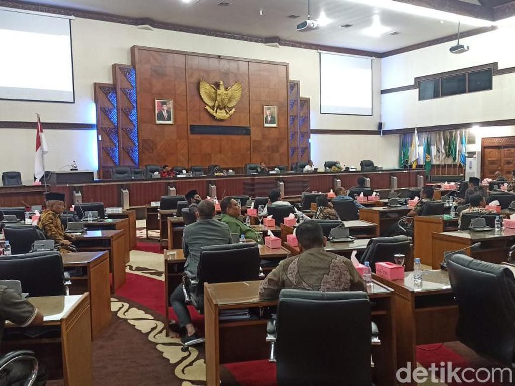 Detail Gambar Pemerintah Pusat Gambar Gedungdpr Nomer 25